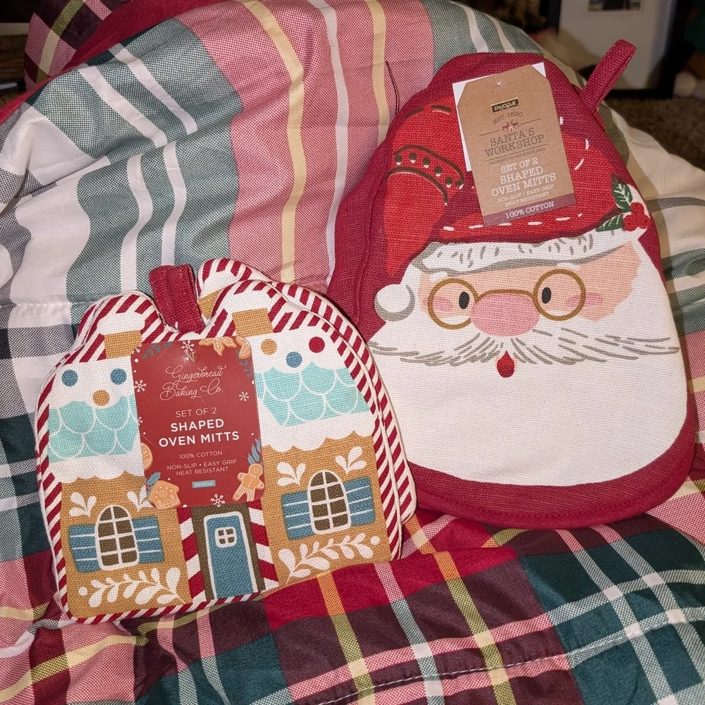 Santa Claus Oven Mitt